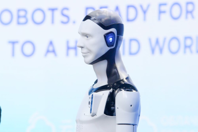 AI-инженер Борисов предупредил о рисках создания ИИ &laquo;новых религий&raquo;