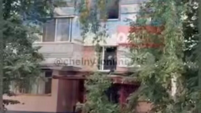 В Челнах предварительно из-за взрыва газа загорелась пятиэтажка - видео 28/06/2026 &ndash; Новости