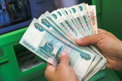 Средняя зарплата в России вышла на новый уровень