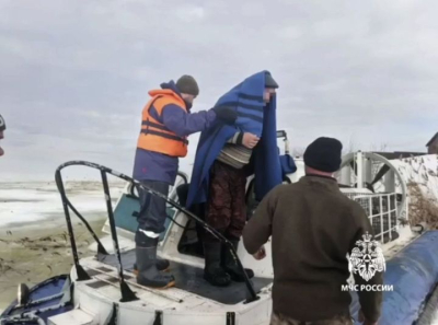 В Татарстане спасли 51-летнего рыбака, провалившегося под лед на реке Ик