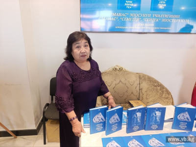 В Бишкеке презентовали трилогию эпоса "Манас" на дунганском языке