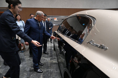 Рустам Минниханов ознакомился с новинками автоконцерна JAK Motors