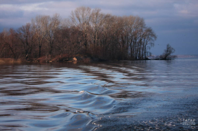 Высокая вода и рекордные сбросы на Куйбышевском водохранилище: как проходит половодье в Татарстане
