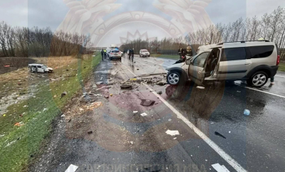 В Татарстане &laquo;Лада&raquo; выехала на встречку и столкнулась с Kia &mdash; два человека погибли