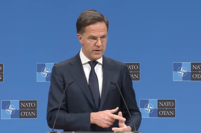 Генсек НАТО поддержал предложение Франции начать переговоры с Россией
