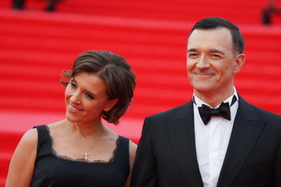 Алферова призналась, что ей приходится извиняться перед дочерью
