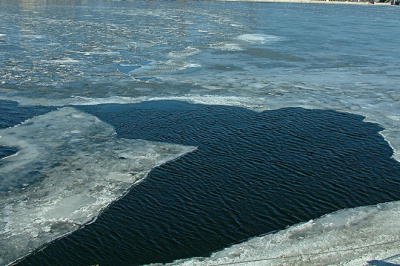 Лыжная прогулка по Ладожскому озеру закончилась трагедией