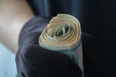 Пенсионерка отдала мошенникам почти 8 млн рублей, чтобы деньги не ушли ВСУ
