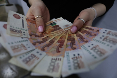 Средняя зарплата в Татарстане почти достигла 100 тысяч рублей