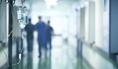 Профессор из Королевской детской больницы обучает кардиохирургов Казахстана
