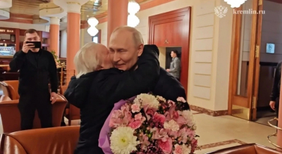 Что известно об учительнице, за которой Владимир Путин лично заехал на авто в отель