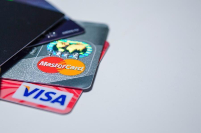 Владельцам Visa и Mastercard послали сигнал. Центробанк принял решение
