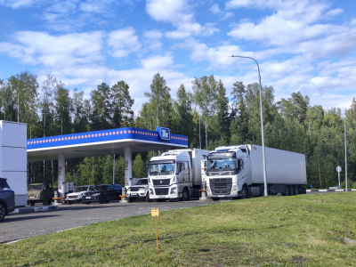 Приоритетную заправку на АЗС вводят в Новосибирске: как изменятся графики работы станций
