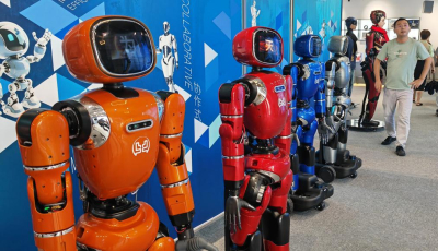 В Шэньчжэне открылся первый в мире 6S-магазин роботов