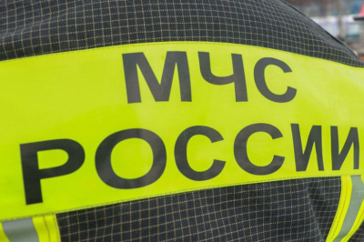 Спасатели начали деблокировать пострадавших при ДТП в Екатеринбурге