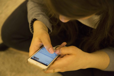 Макаров заявил о важности выбора правильной позы для использования смартфона