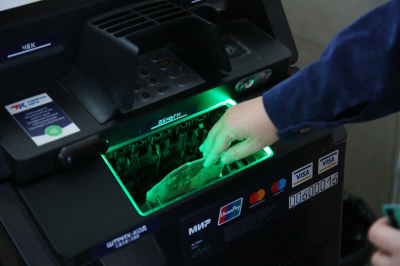 Экономист предупредила, что банки могут останавливать операции при подозрении на мошенничество