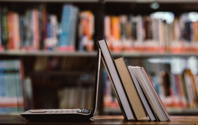 Молодёжь возвращается к книгам: в библиотеках Казахстана аншлаг