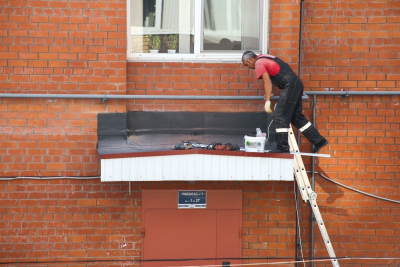 В УрФО капитально отремонтировали более 3 тысяч многоквартирных домов за 2025 год